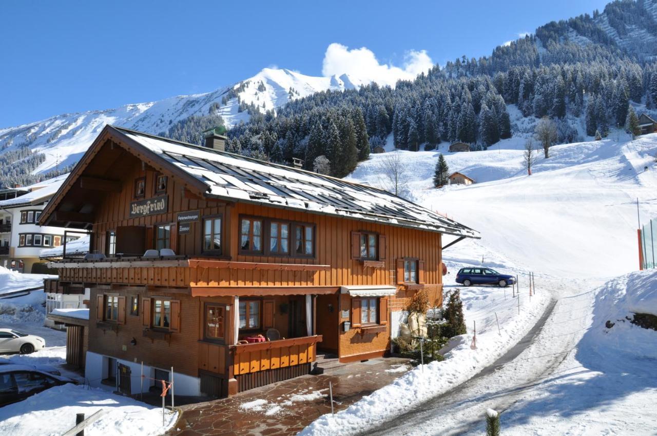 Das Bergfried - Urlaub Zentral Und Ruhig! Apartment Riezlern Ngoại thất bức ảnh