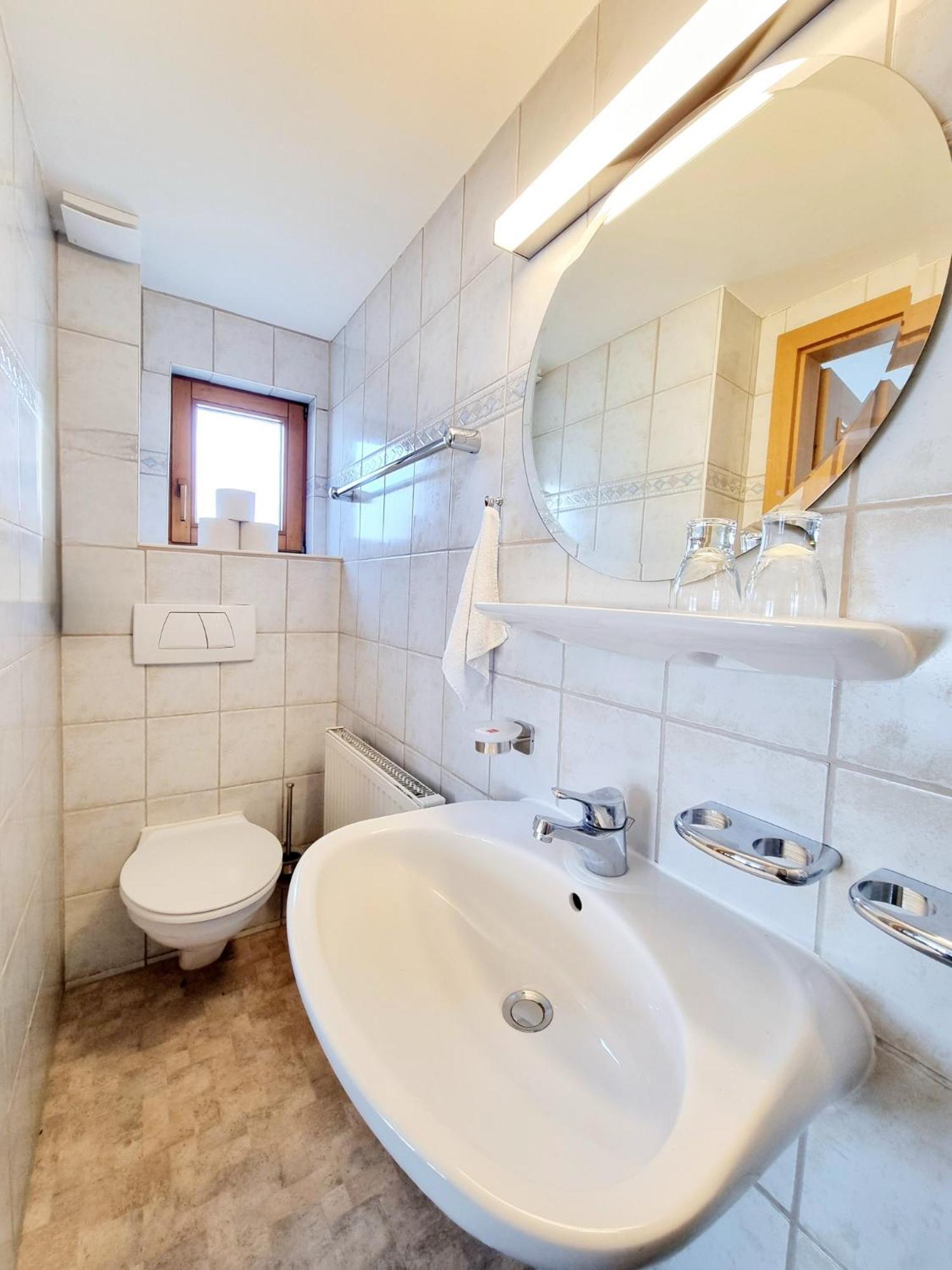 Das Bergfried - Urlaub Zentral Und Ruhig! Apartment Riezlern Phòng bức ảnh